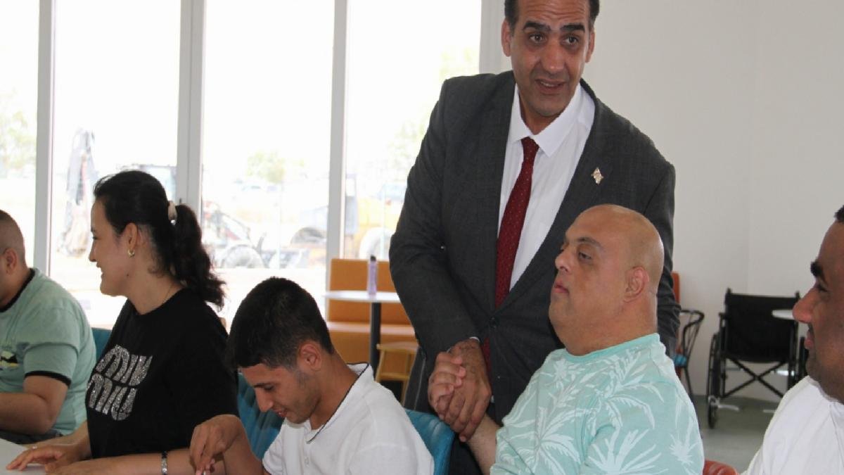 Çalışma ve Sosyal Güvenlik Bakanı Sadık Gardiyanoğlu ile Türkiye Cumhuriyeti Lefkoşa Büyükelçisi Ali Murat Başçeri, Demirhan Engelsiz Yaşam Evi’nde düzenlenen anlamlı etkinliklerde bir araya geldi.