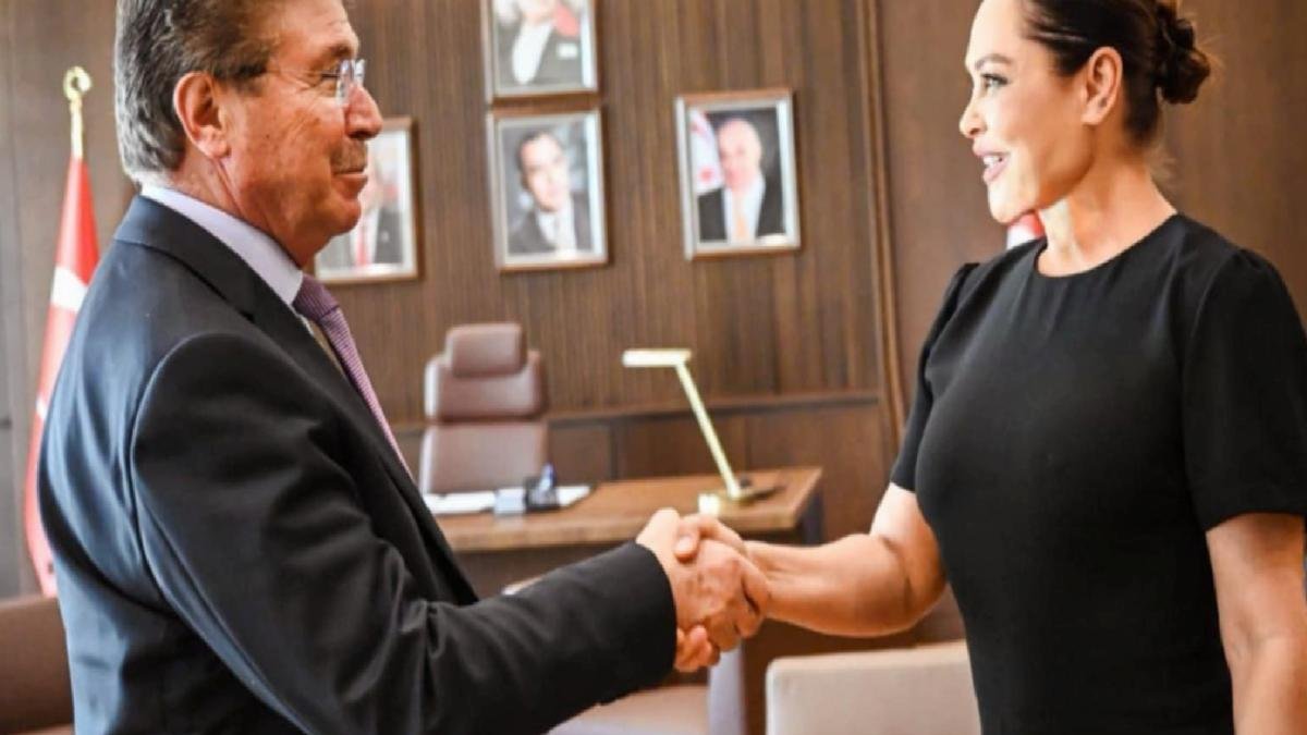 Başbakan Ünal Üstel, Hülya Avşar’ı Kuzey Kıbrıs’ta Ağırladı ve Hülya Avşar Tenis Cup 2025 Turnuvasını Kutladı