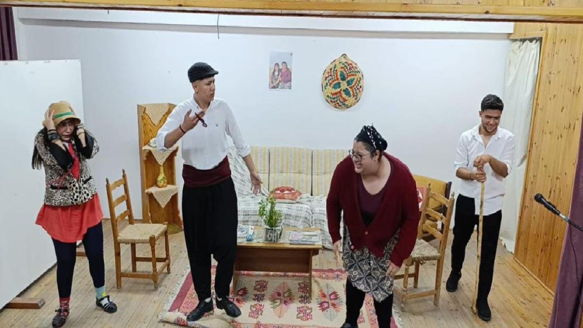 Türk Dili ve Edebiyatı Öğretmenlerinden Muhteşem Tiyatro Gösterisi