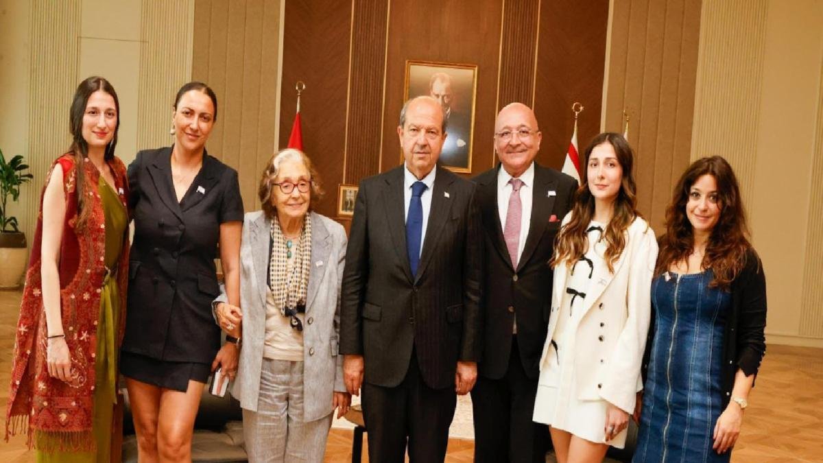 Cumhurbaşkanı Ersin Tatar, Çocuk ve Gençlik Edebiyatı Araştırmacısı ve Ünlü Yazar Gülten Dayıoğlu ile Bir Araya Geldi