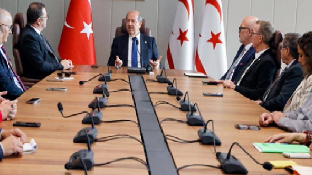 Cumhurbaşkanı Ersin Tatar, Kıbrıs Türk Ticaret Odası Başkanı Turgay Deniz ve beraberindeki heyeti kabul etti