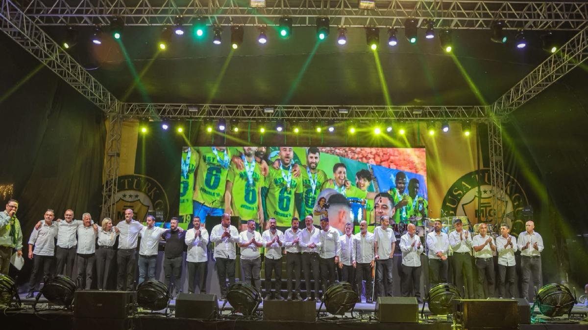 Şampiyonluk Gecesi ve Coşkulu Kutlama Atmosferi