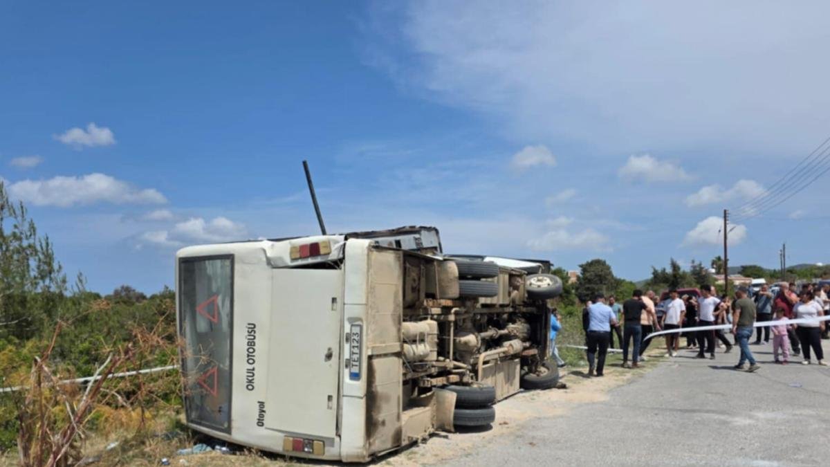 Yenierenköy’de Öğrencileri Taşıyan Otobüs Kaza Yaptı