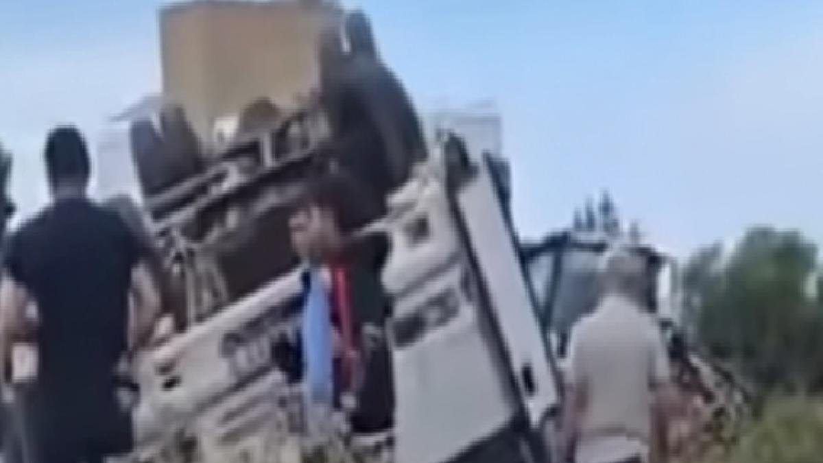 Yenierenköy’de Öğrencileri Taşıyan Otobüs Kaza Yaptı