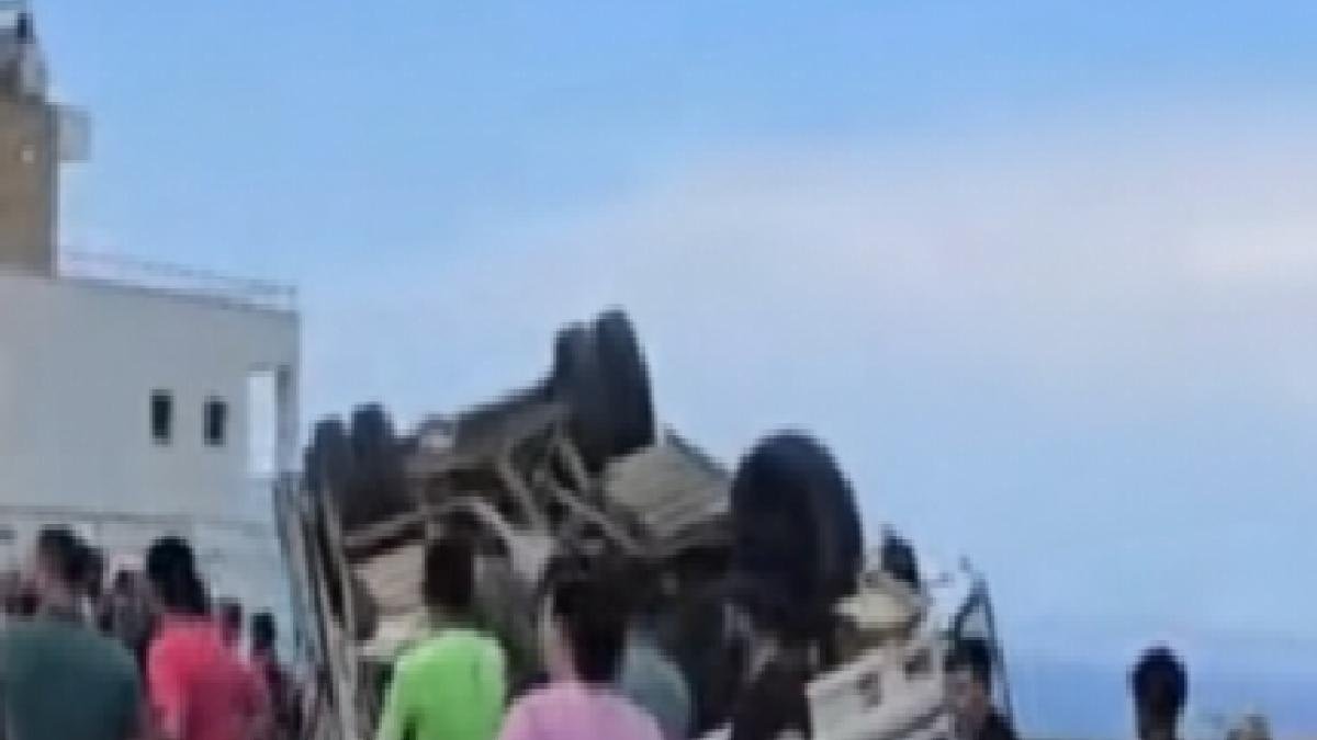 Yenierenköy’de Öğrencileri Taşıyan Otobüs Kaza Yaptı