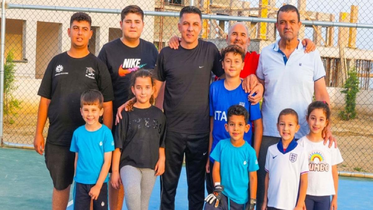 Resmi Açılış ve İlk Karşılaşma